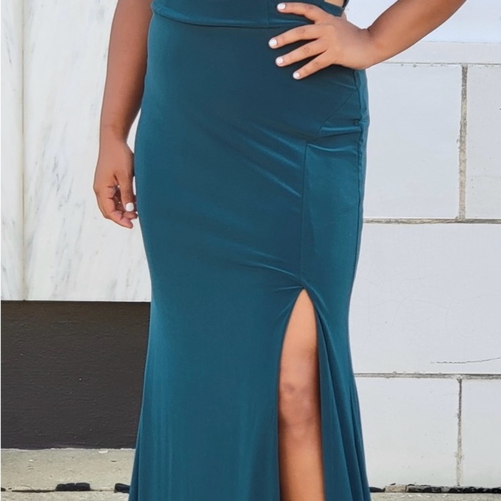 Elegan formal gown for any occasion